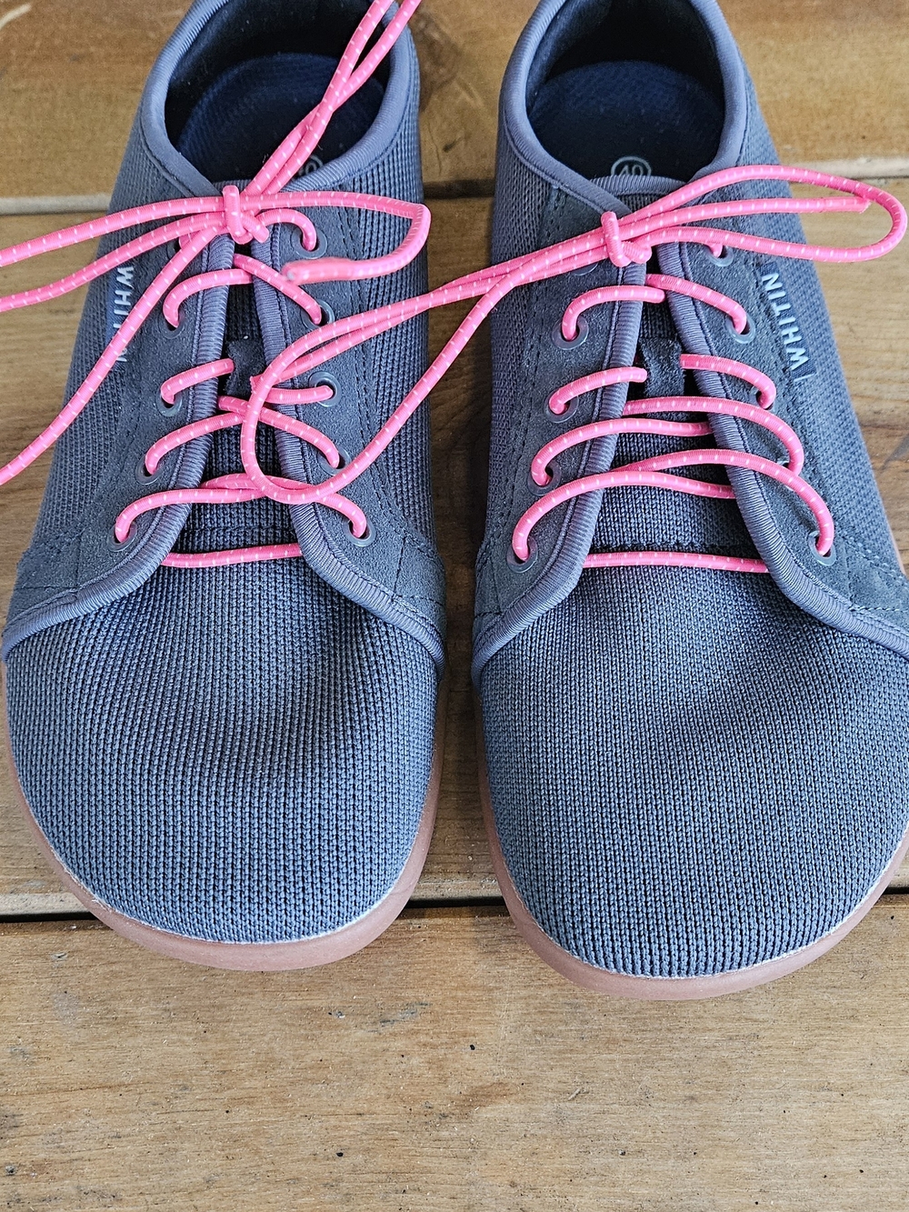 Whitin Women's Gray Wide Toebox Woven Sneakers with Pink Laces. Size 40